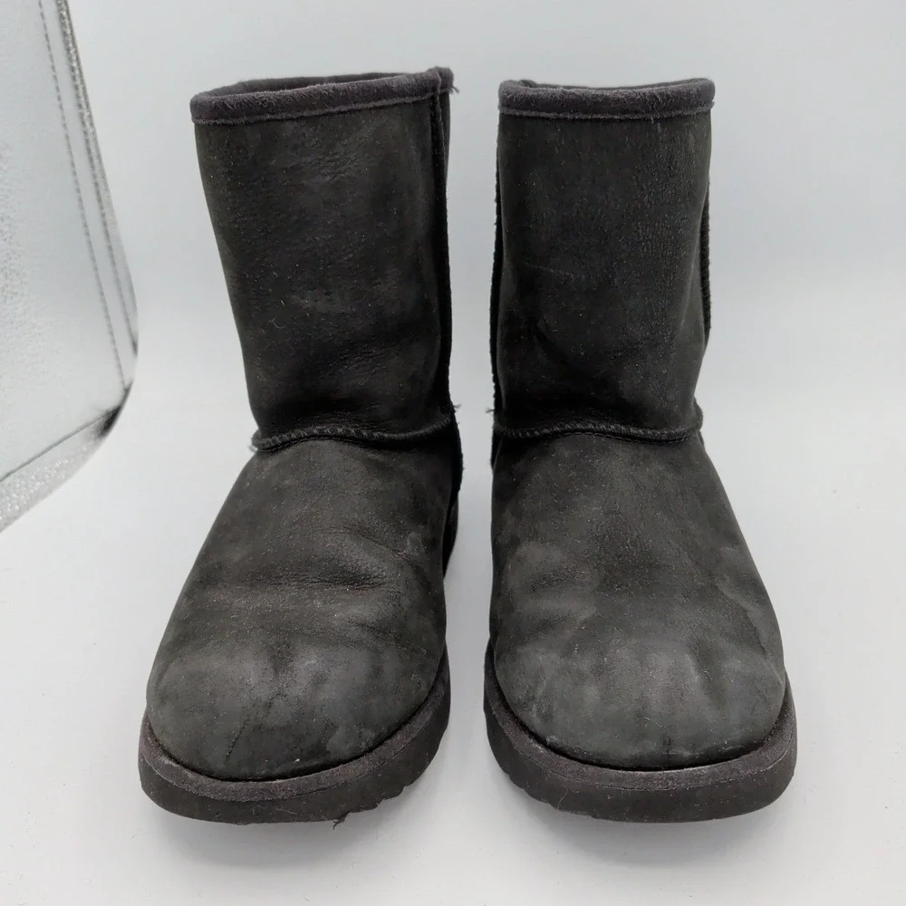 UGG Classic Short II Black Leather Sheepskin Boot Waterproof Girls 3 101964K Kid